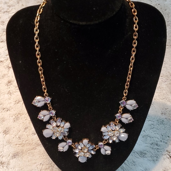 Jewelry - Boutique Gold Tone and Blue Accent Necklace